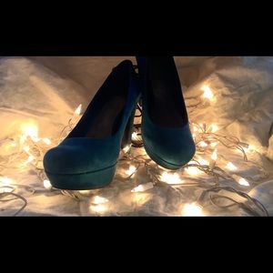 Gianni Bini suede pump